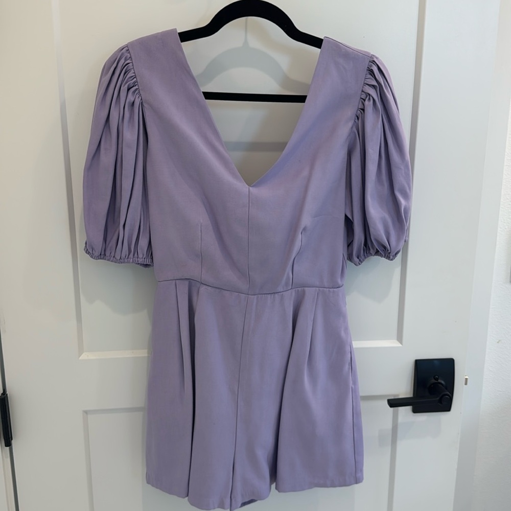 Women’s puffy sleeve romper.